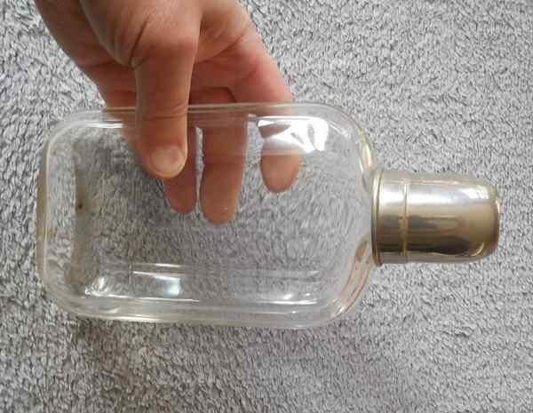 Flasque à alcool en verre avec son gobele, Ophalen