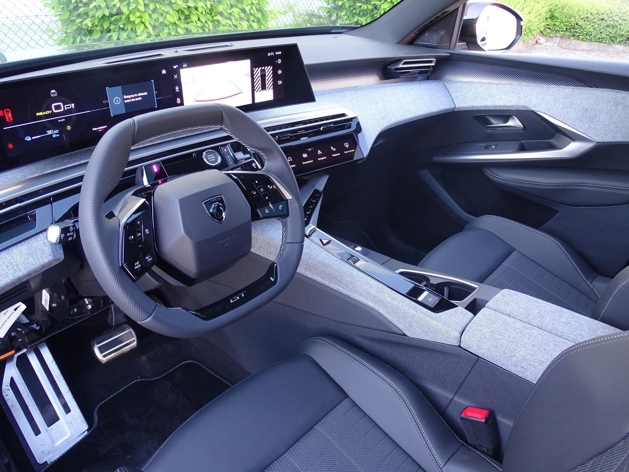 Peugeot 3008 e-3008 210 GT+open dak, Stof, 2183 kg, 213 pk, 157 kW