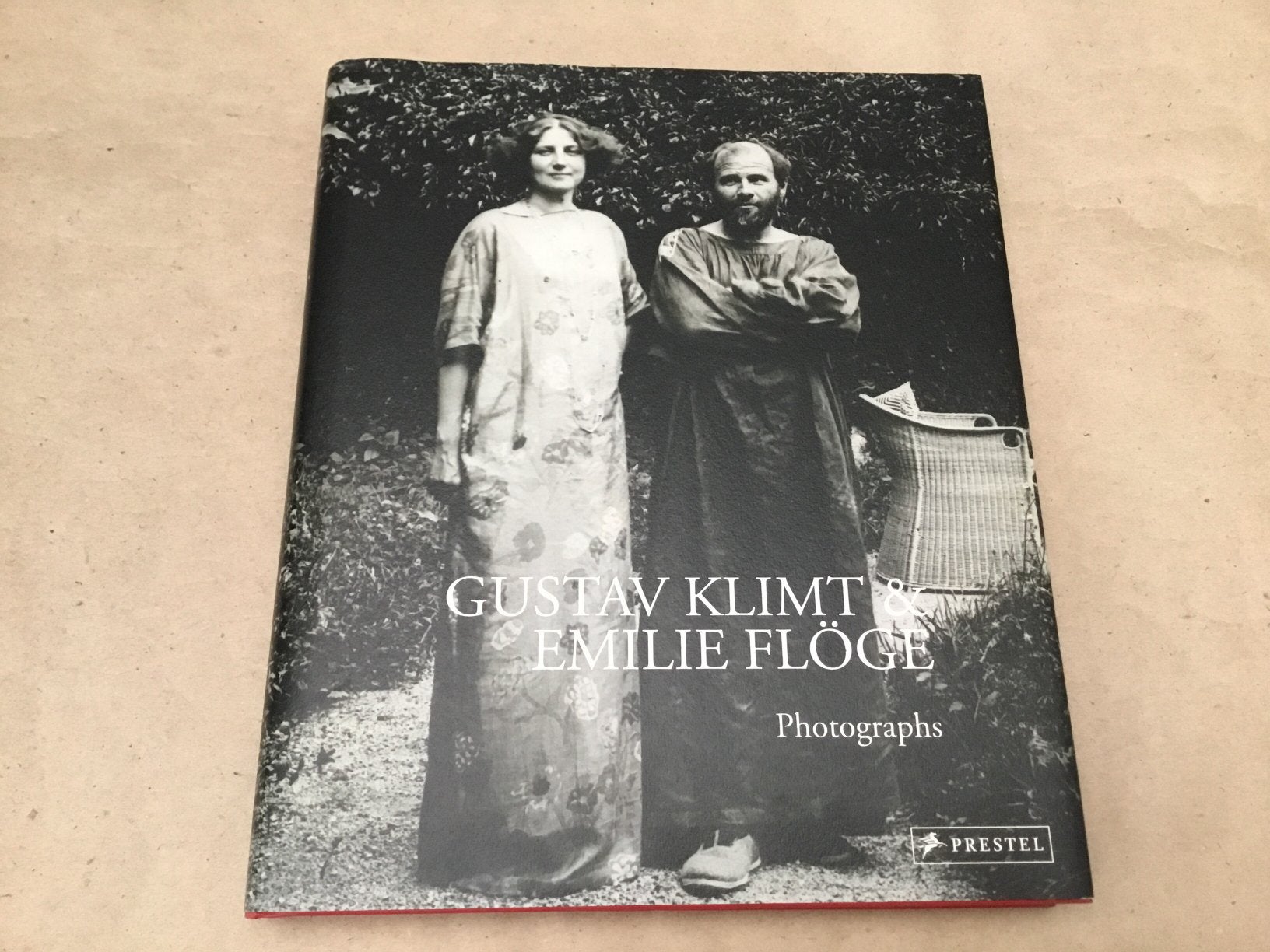 Livre Gustav Klimt et Emilie Flöge photographs, Livres, Enlèvement ou Envoi, Comme neuf, Photographes