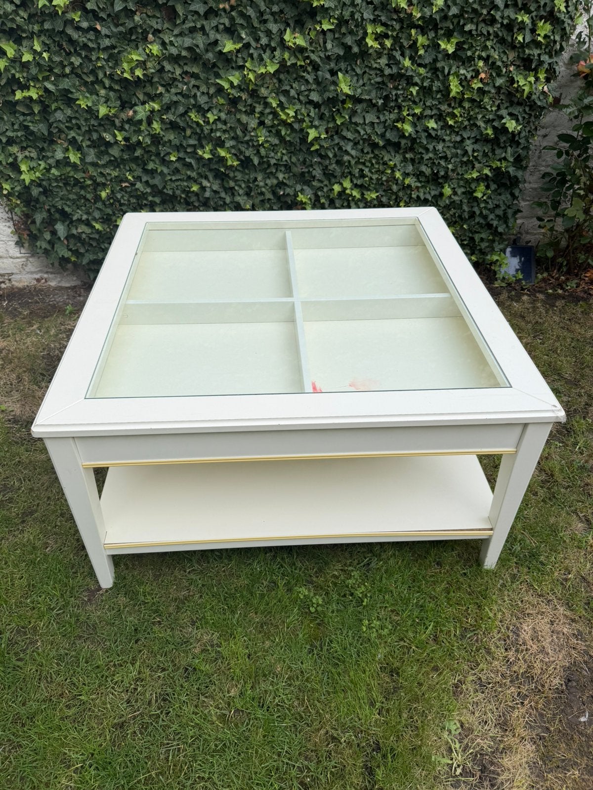 Table basse blanche avec plateau en verre, Maison & Meubles, 50 – 75, Autres essences de bois, 50 à 100 cm, Carré