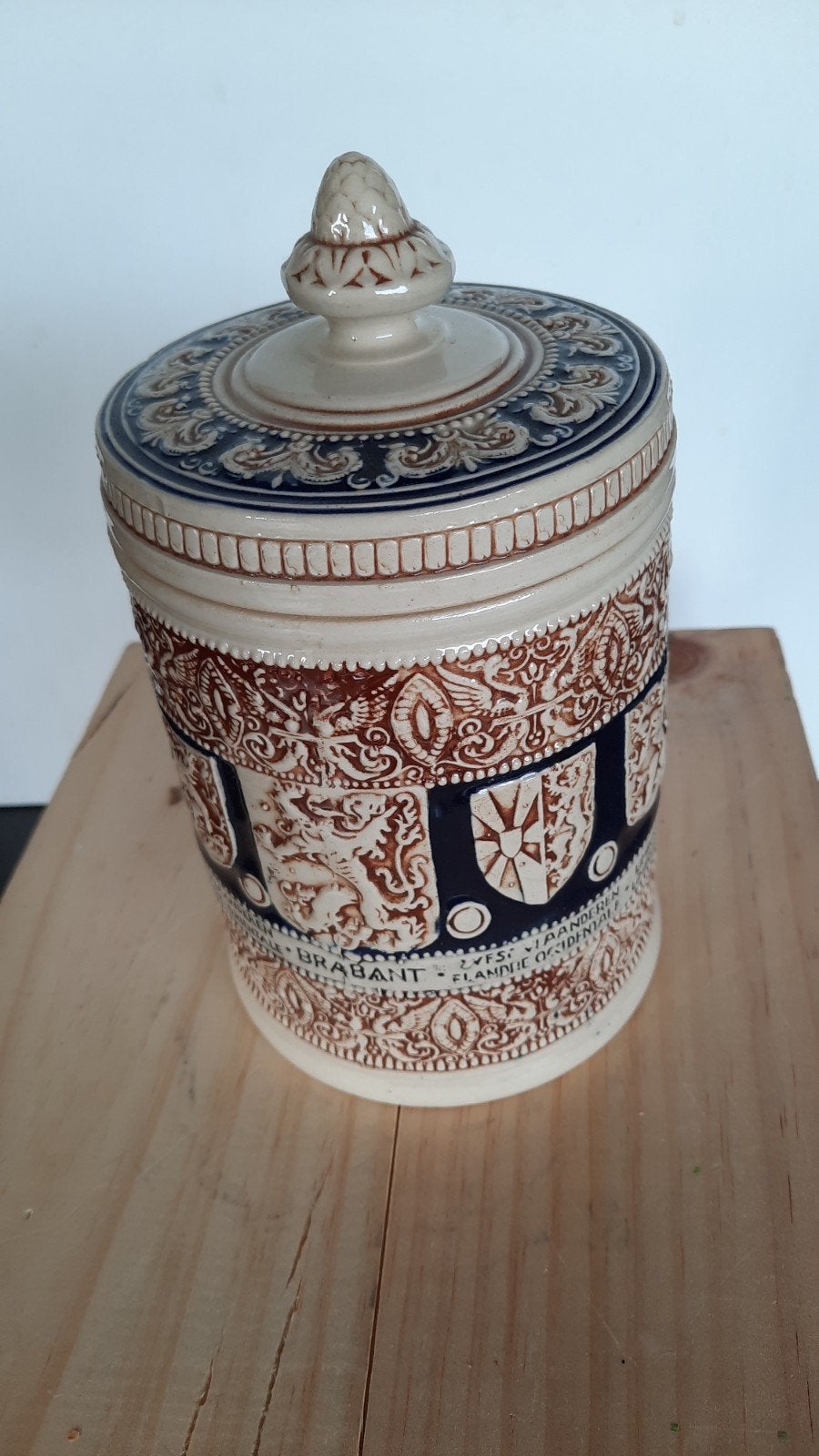 Pot en terre cuite avec blasons des provinces avec couvercle, Antiquités & Art, Enlèvement ou Envoi
