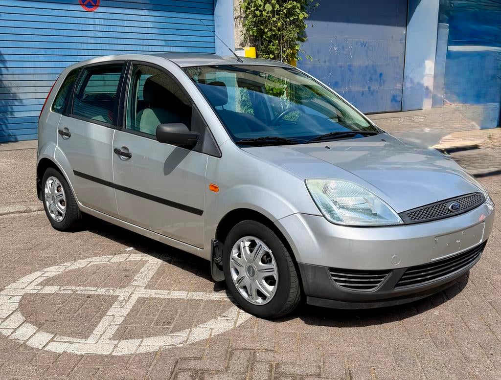 Ford Fiesta 1.3 essence - 112 000 km - CT POUR LA VENTE !, Autos, Argent ou Gris, Achat, Vitres électriques, Boîte manuelle