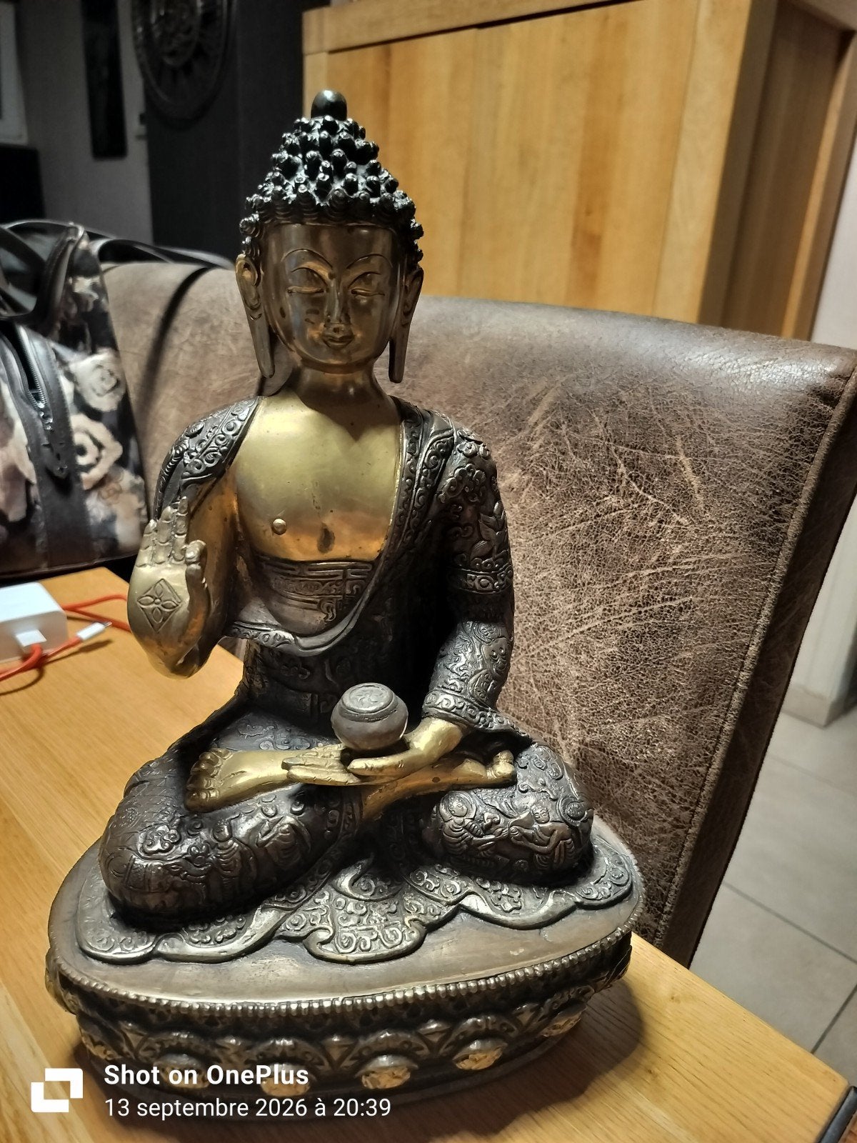 grand bouddha en bronze, Enlèvement, Bronze