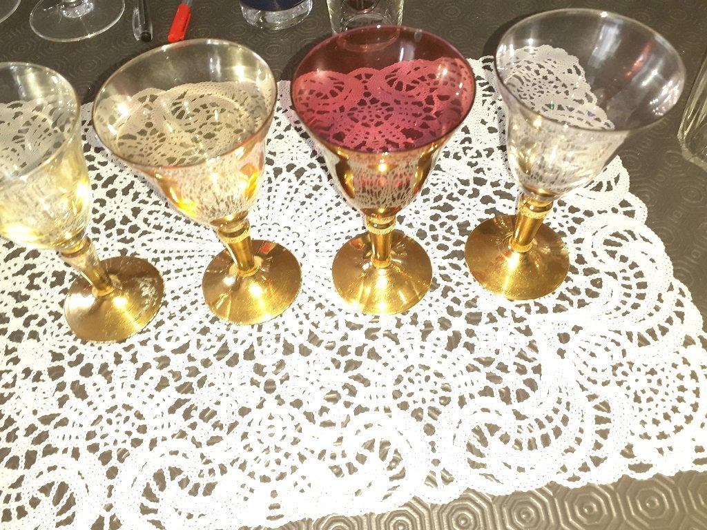 Verres à liqueur de couleurs avec pieds dorés vintage, Antiquités & Art, Enlèvement