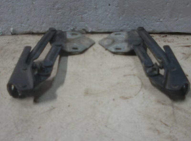 MOTORKAPSCHARNIER set Caddy III (2KA,2KH,2CA,2CH), Gebruikt, Berliner Ring 2 38440 Wolfsburg, DE, Volkswagen, Volkswagen AG