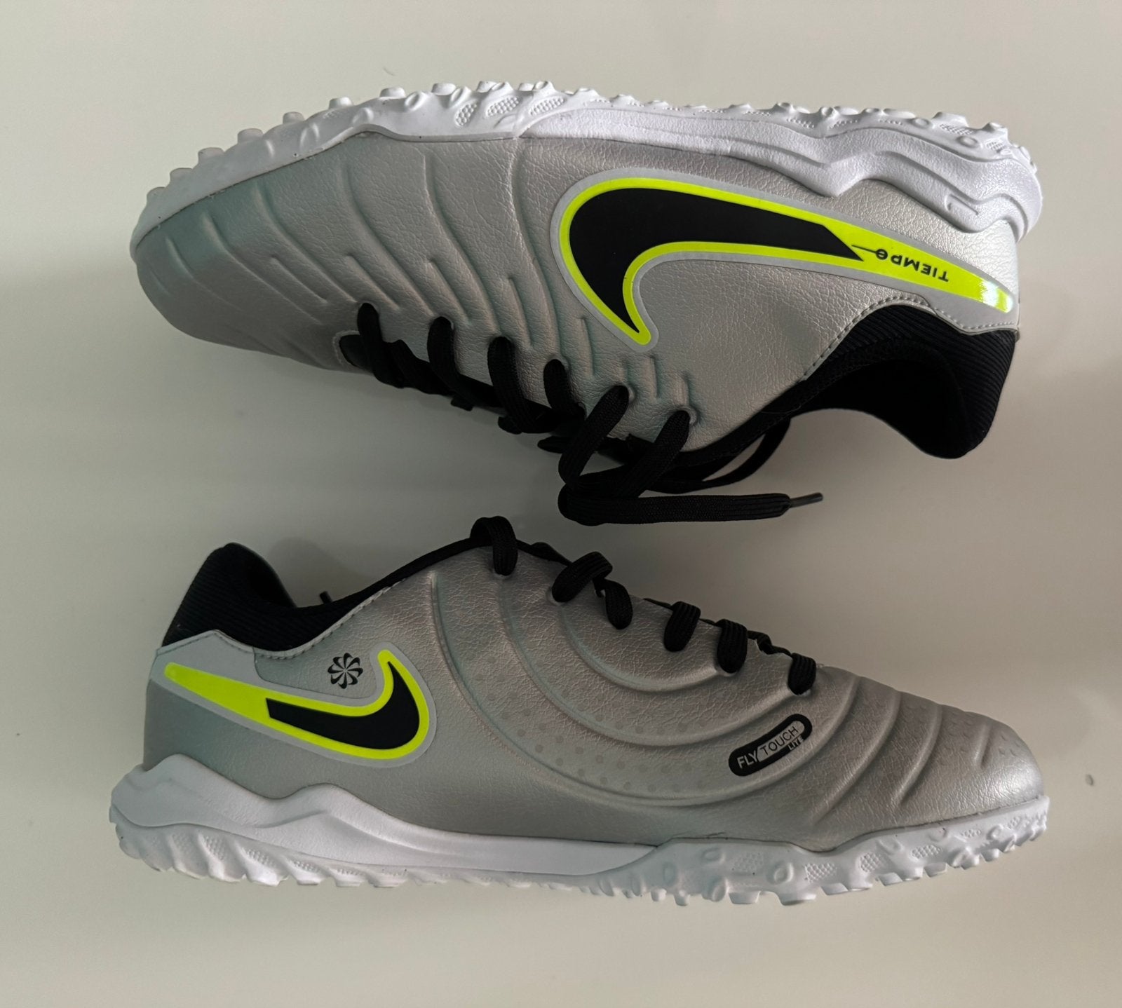 Nike Tiempo FlyTouch Lite Voetbalschoenen (TF) – Maat 37.5, Sport en Fitness, Voetbal, Ophalen, Nieuw, Schoenen