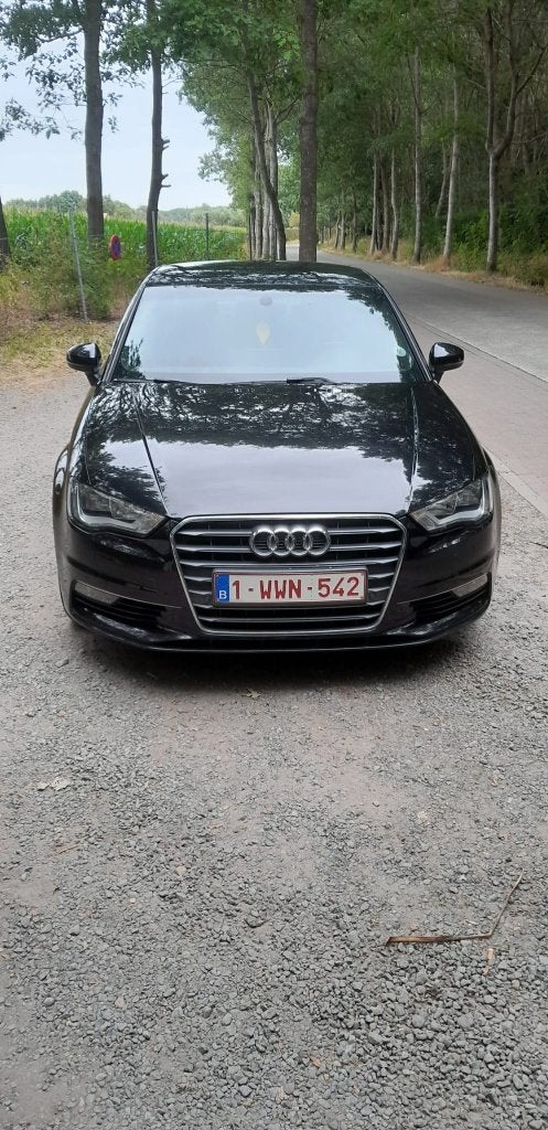 Audi A3 diesel Berline top occasie 1.6TDI, Auto's, Voorwielaandrijving, Zwart, Leder en Stof, Zwart