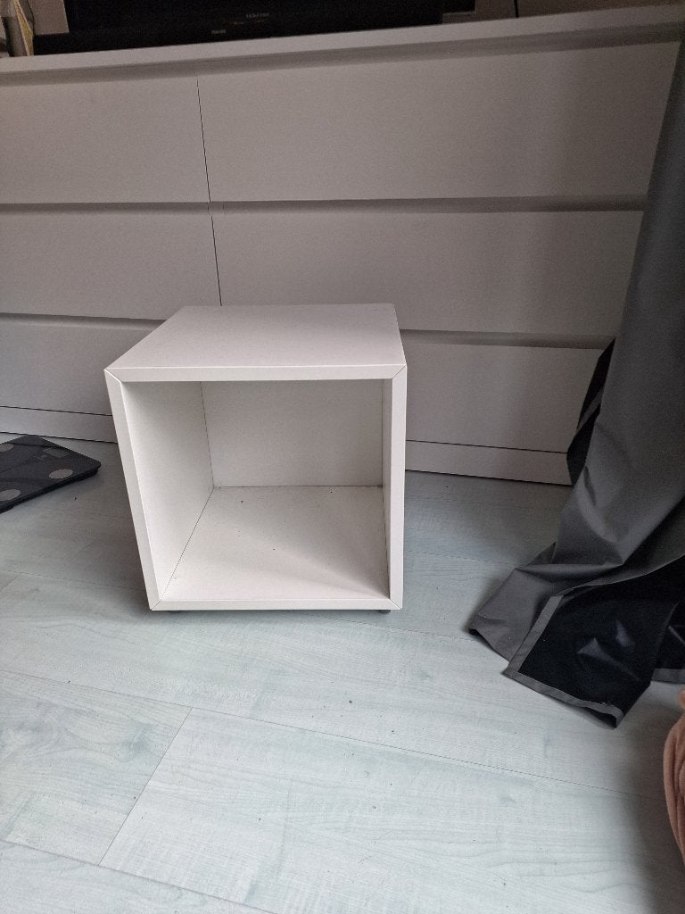 bijzettafeltje/kastje op wieltjes, Ophalen, Gebruikt, Vierkant