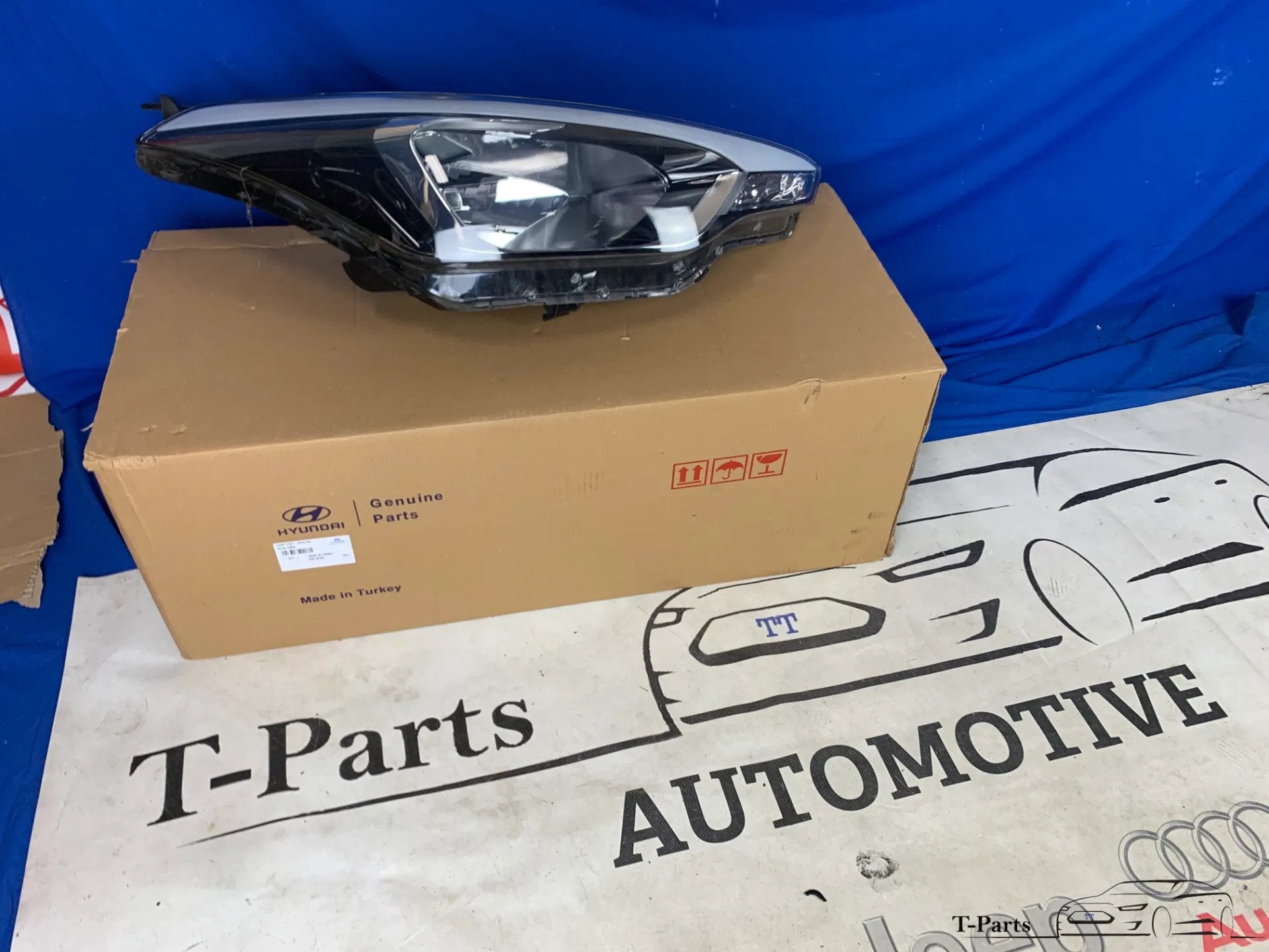 Hyundai i20 phare droit 92102C8000 LED, Autos : Pièces & Accessoires, Éclairage, Heolleung-ro 12
06797  Seoul, Info@hyundai.com