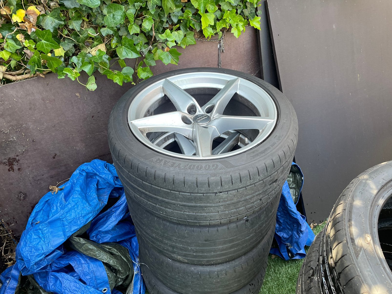 Originele Audi velgenset met banden – 18 inch – Audi, Auto diversen, Auto-accessoires, Ophalen of Verzenden, Zo goed als nieuw
