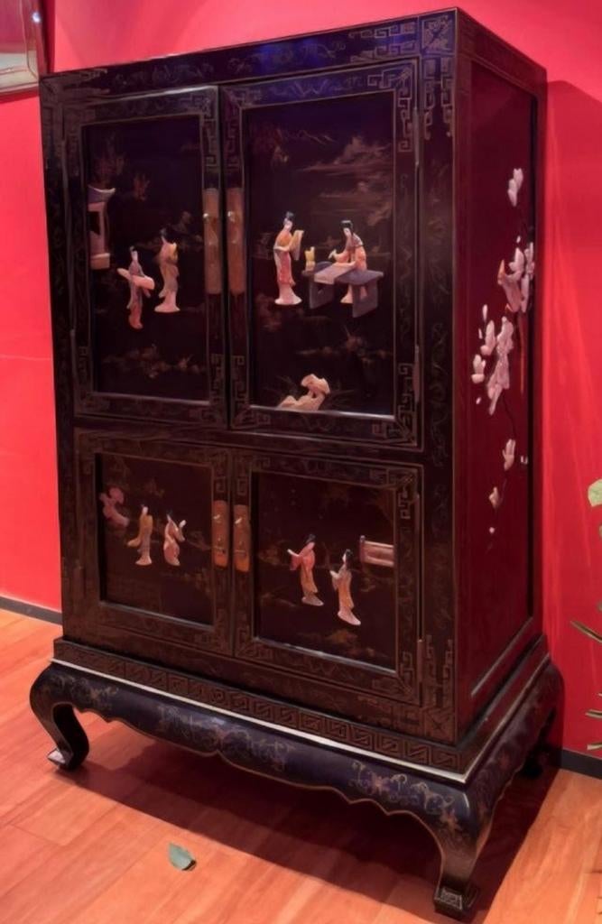 zwart gelakte Chinese kast met vier deuren., Ophalen