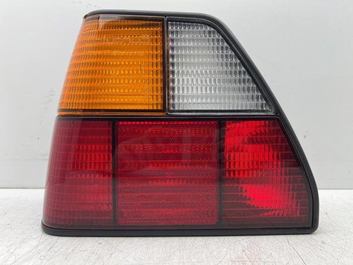 Feu arrière gauche d'un Volkswagen Golf, Volkswagen, -, 3 mois de garantie, Utilisé