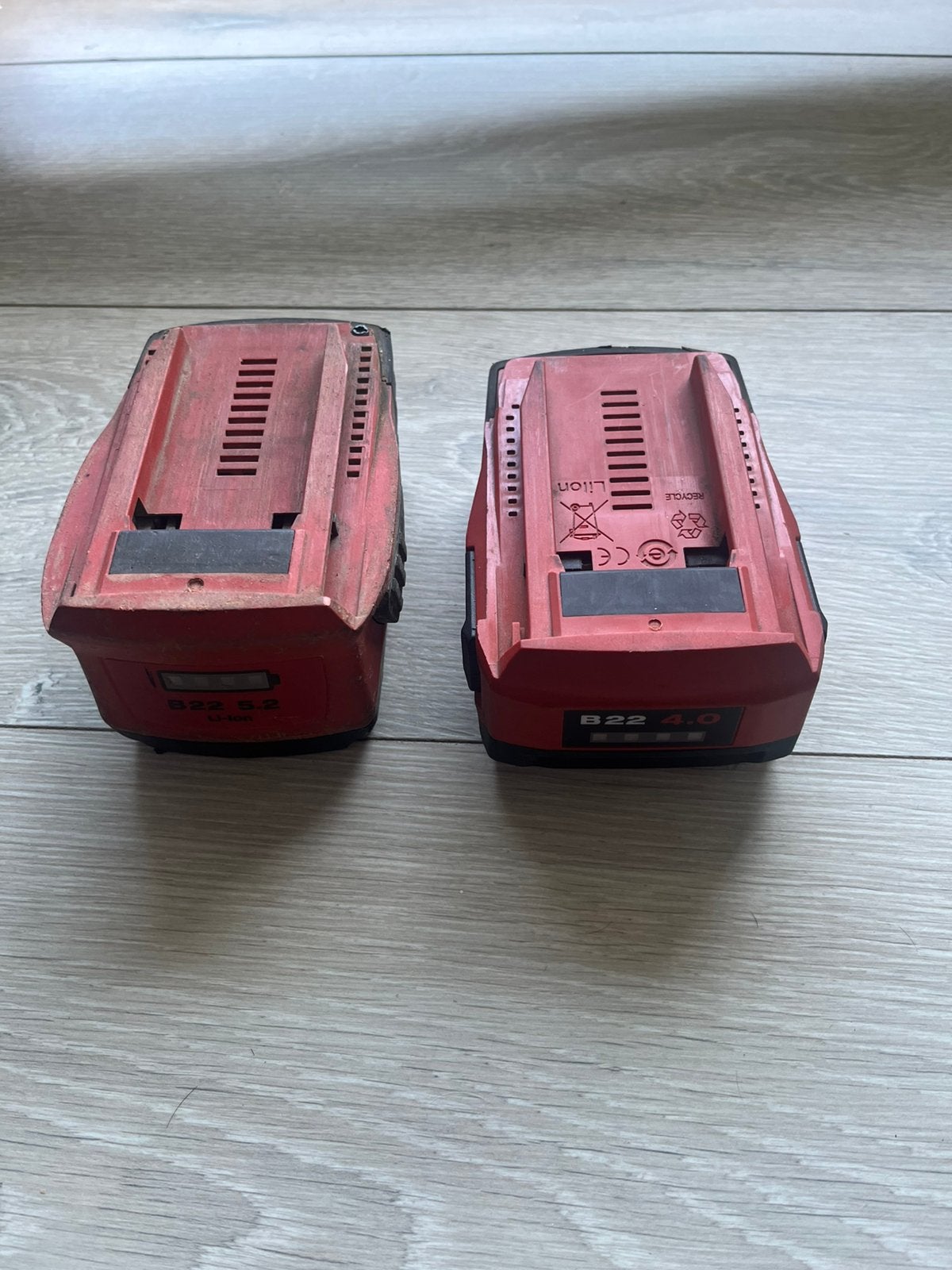 2 defecte hilti batterijen 22v, Ophalen of Verzenden, Zo goed als nieuw