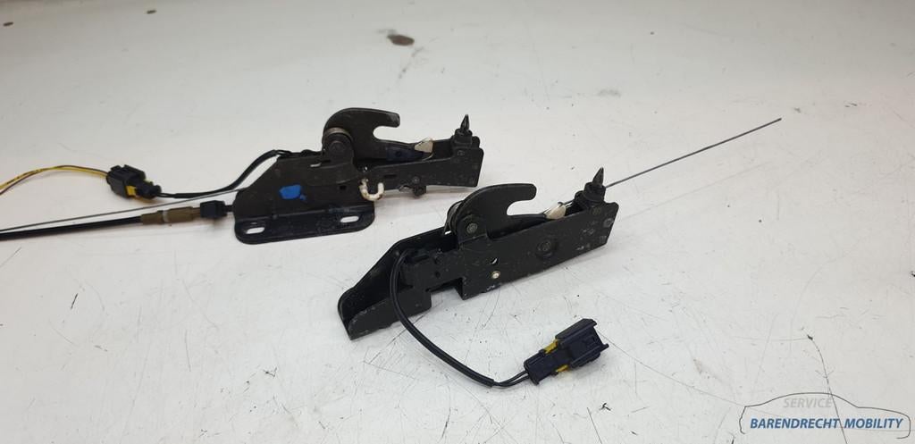 M canisme de couvercle de coffre + interrupteur 206CC Peugeo, Taurusavenue 1
2132 LS  Hoofddorp, NL, Stellantis N.V., Utilisé