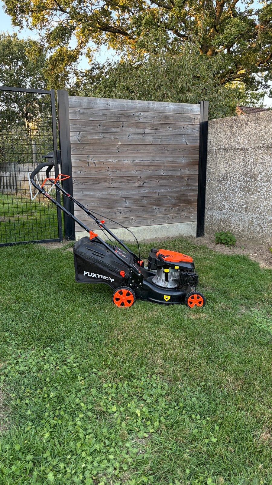 Benzine FUXTEC grasmaaier oranje met 146cc-motor, Tuin en Terras, Ophalen, Cirkelmaaier, Gebruikt, Opvangbak