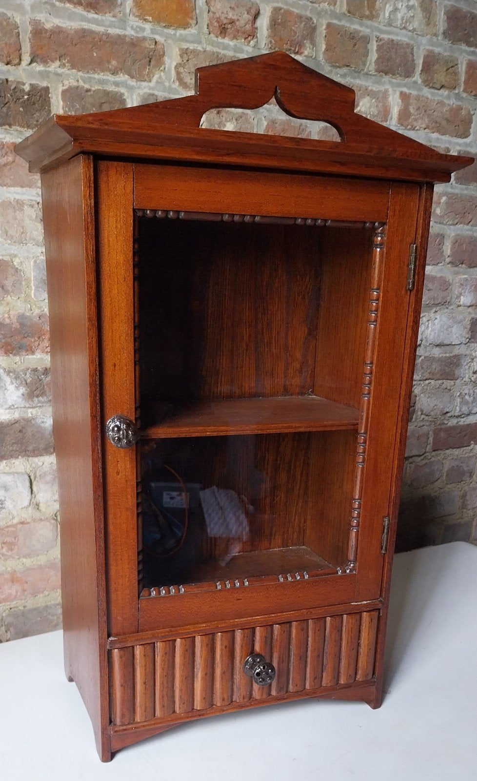 klein antiek art deco kastje, Ophalen