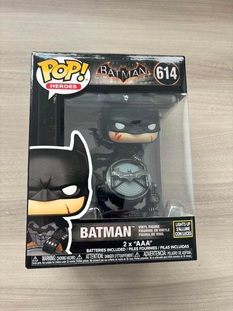Funko Pop! Batman Arkham Knight #614 Light-Up w/ Bat-Signal, Verzamelen, Ophalen of Verzenden, Zo goed als nieuw