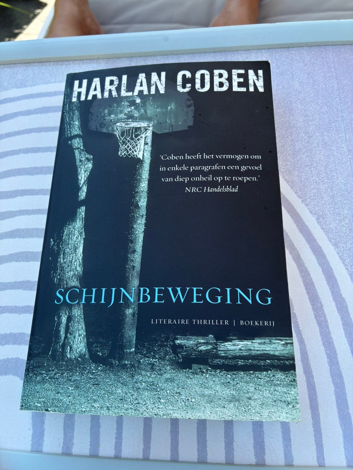 Schijnbeweging van harlan coben, Boeken, Thrillers, Ophalen of Verzenden, Zo goed als nieuw, Wereld overig