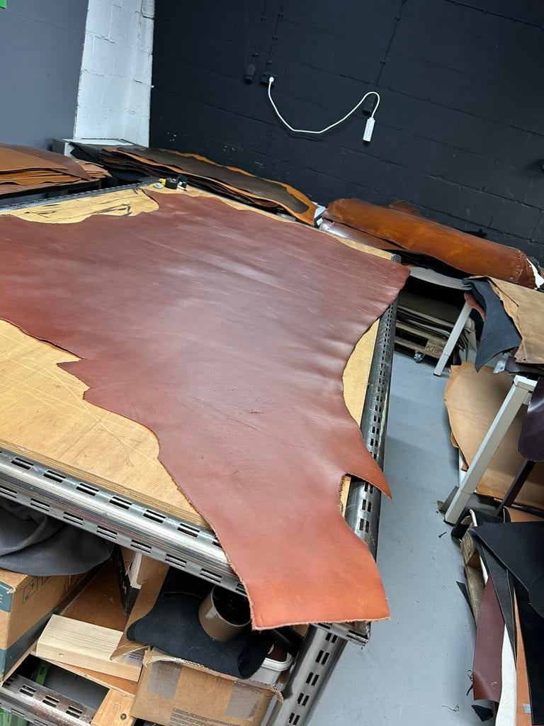 Cognac kleur halve huid 2,5 mm dikte stug en glad A-285, Ophalen of Verzenden, Zo goed als nieuw