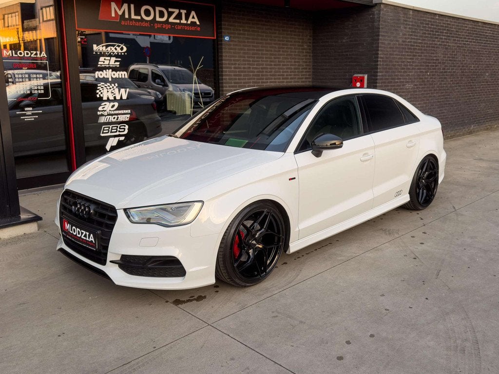Audi A3 limo Sline S3 look TUNED Vmaxx + breedset 19" JR35, Auto's, Audi, Bedrijf, Te koop, A3, ABS, Airbags, Airconditioning