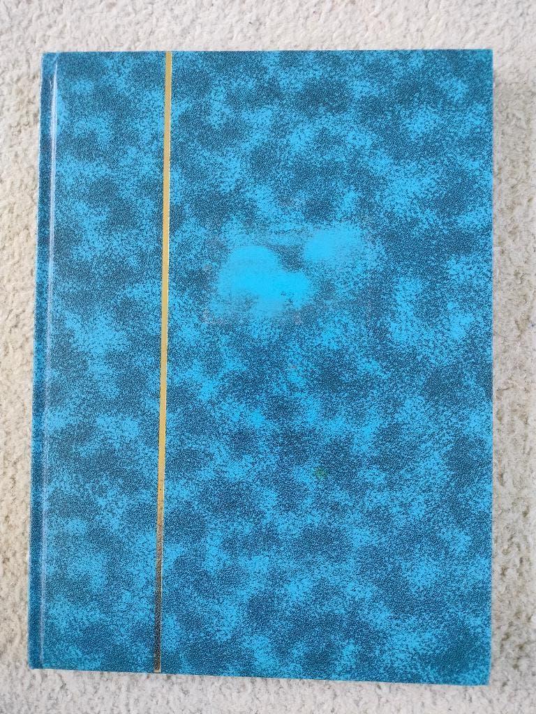 blauw gemarmerd postzegelalbum met 16 witte blz., Verzenden, Verzamelalbum