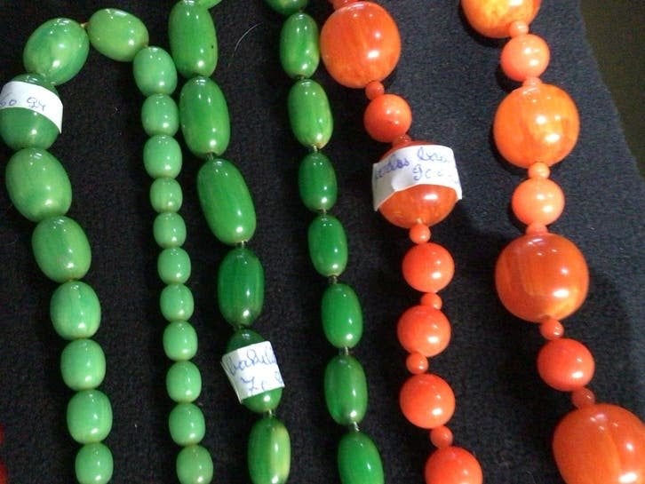 Bakelieten halsketting groene gewicht 200€ oranje 150€  stuk, Handtassen en Accessoires, Ophalen of Verzenden, Zo goed als nieuw