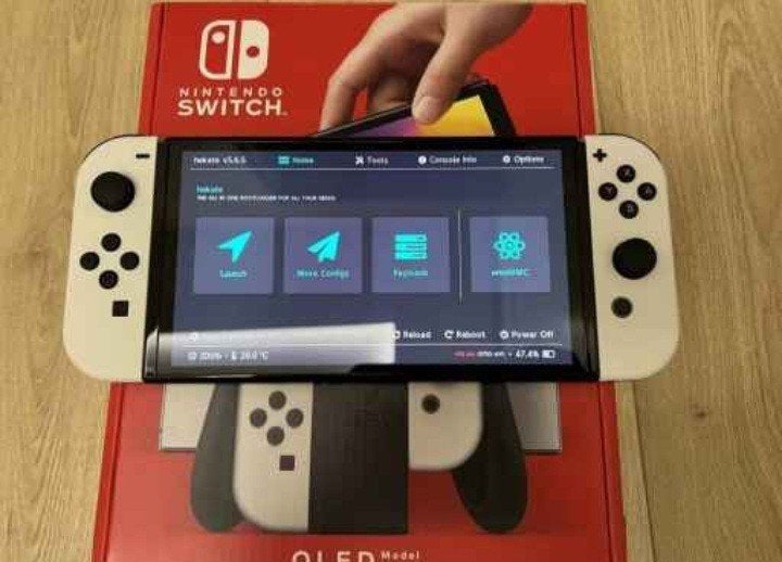 Nintendo switch oled& miicro sd & boite &facture, Enlèvement