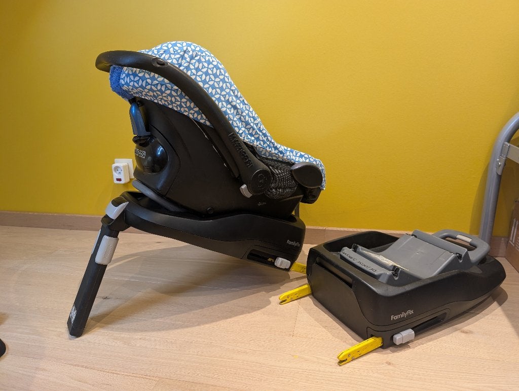 2x Maxi-cosi familyfix isofix base, Ophalen, Gebruikt, 0 t/m 18 kg, Slaapstand