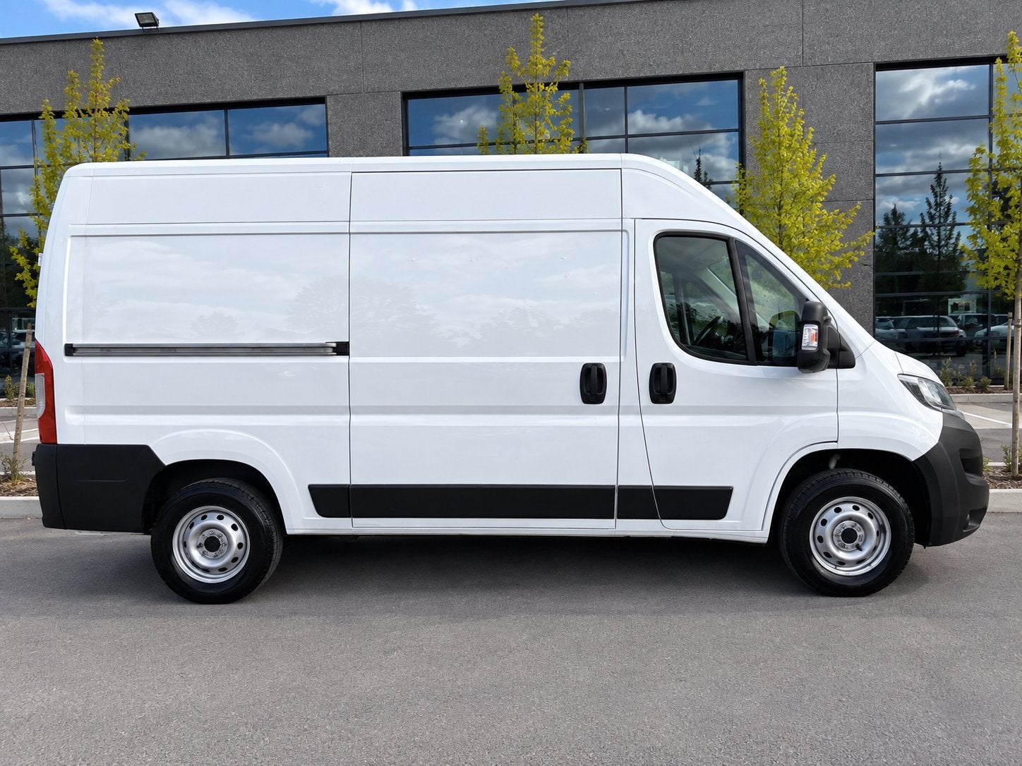Peugeot Boxer Boxer 2.0 BlueHDi L2H2 PRO S/S Navi /GARANTIE, Auto's, Voorwielaandrijving, Dealer onderhouden, Stof, 4 cilinders