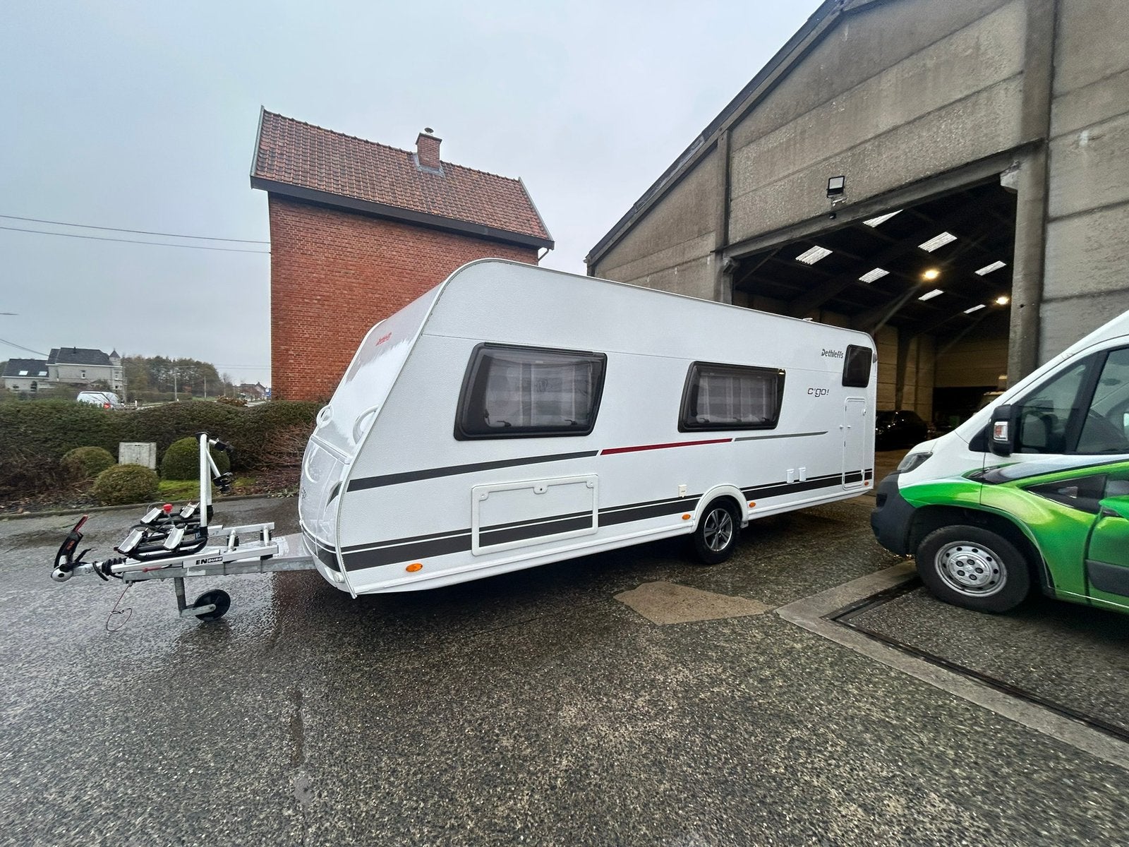 Dethleffs C’Go 565 FMK – Zeer complete luxe gezinscaravan, Dethleffsstraat, Frans bed, Dethleffs, Bedrijf