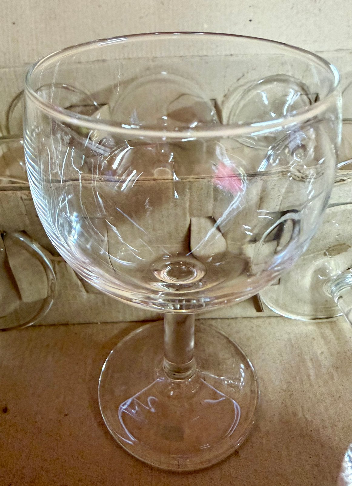 24 verres à vin, Collections, Enlèvement, Comme neuf