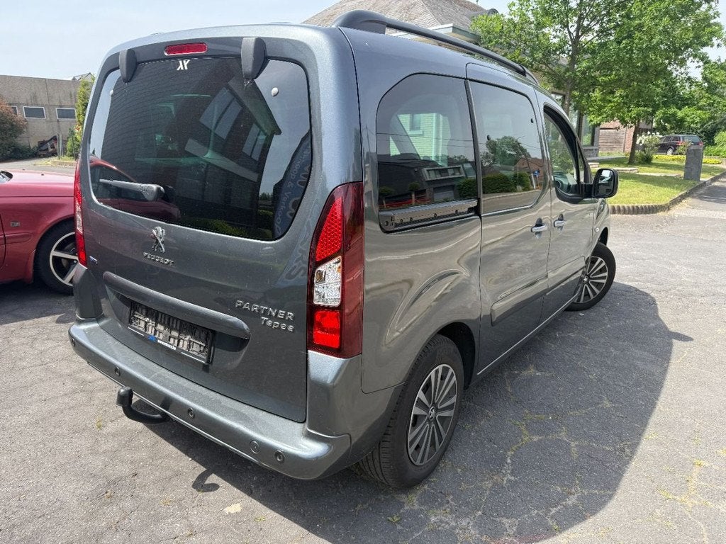 Peugeot Partner Tepee STYLE 1.2I 86000KM (bj 2018), Auto's, Peugeot, Voorwielaandrijving, Gebruikt, Euro 6, 1199 cc