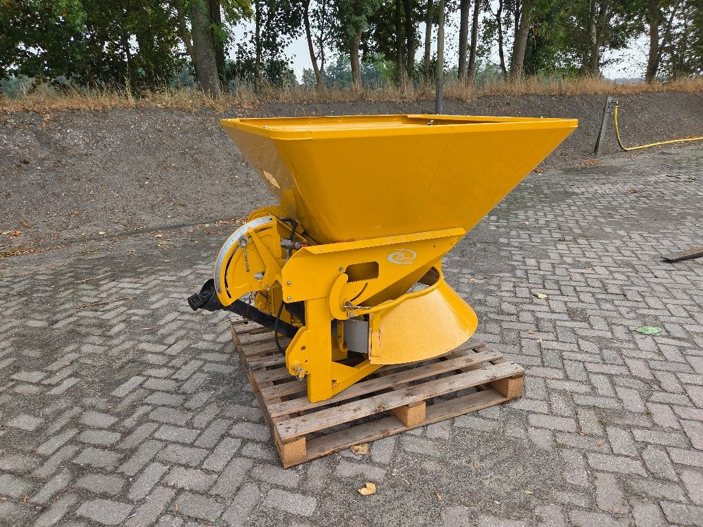 Bogballe zoutstrooier / kunstmest strooier Is weinig gebruik, Zakelijke goederen, Ophalen