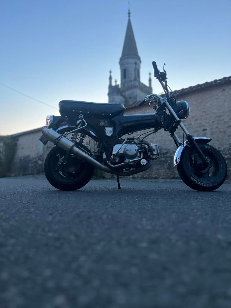 Dax 50cc, Fietsen en Brommers, Ophalen, Zo goed als nieuw, Klasse B (45 km/u), 4 versnellingen