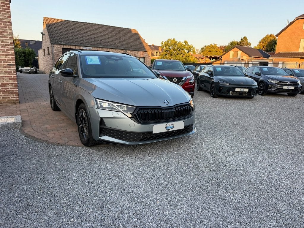 Skoda Octavia Combi 1.5 TSI eTec MHEV Sportline DSG NIEUW, Automaat, 1498 cc, 4 cilinders, Leder en Stof