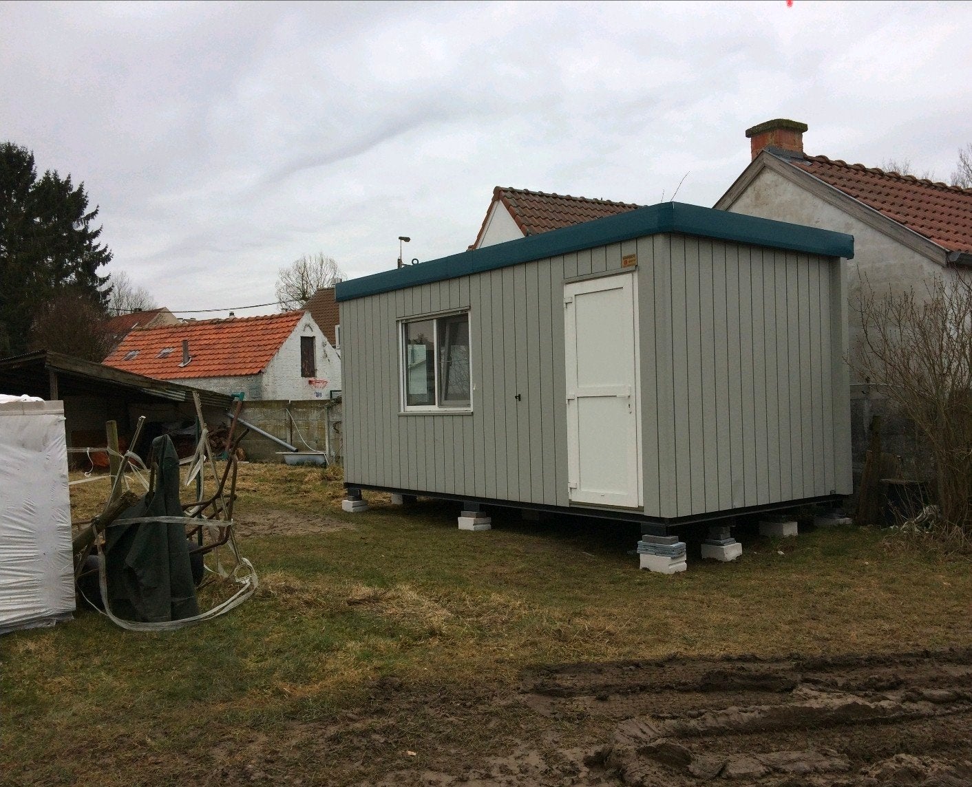 Container bureau avec coin sanitaire