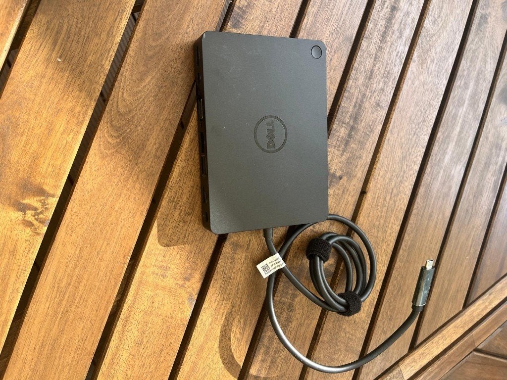 Station d'accueil Dell WD15 USB-C + alimentation d'origine, Enlèvement, Comme neuf, Station d'accueil, Dell