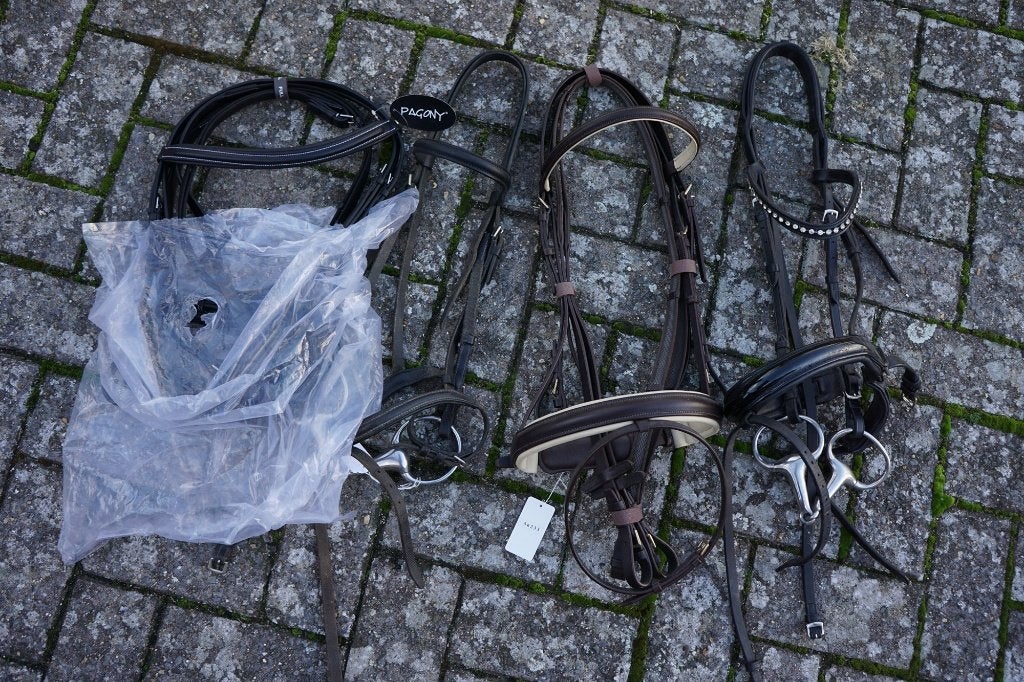 springgericht zadel ,paardengerief ,peesbeschermers,zweepjes, Dieren en Toebehoren, Ophalen of Verzenden, Zo goed als nieuw, Dressuur