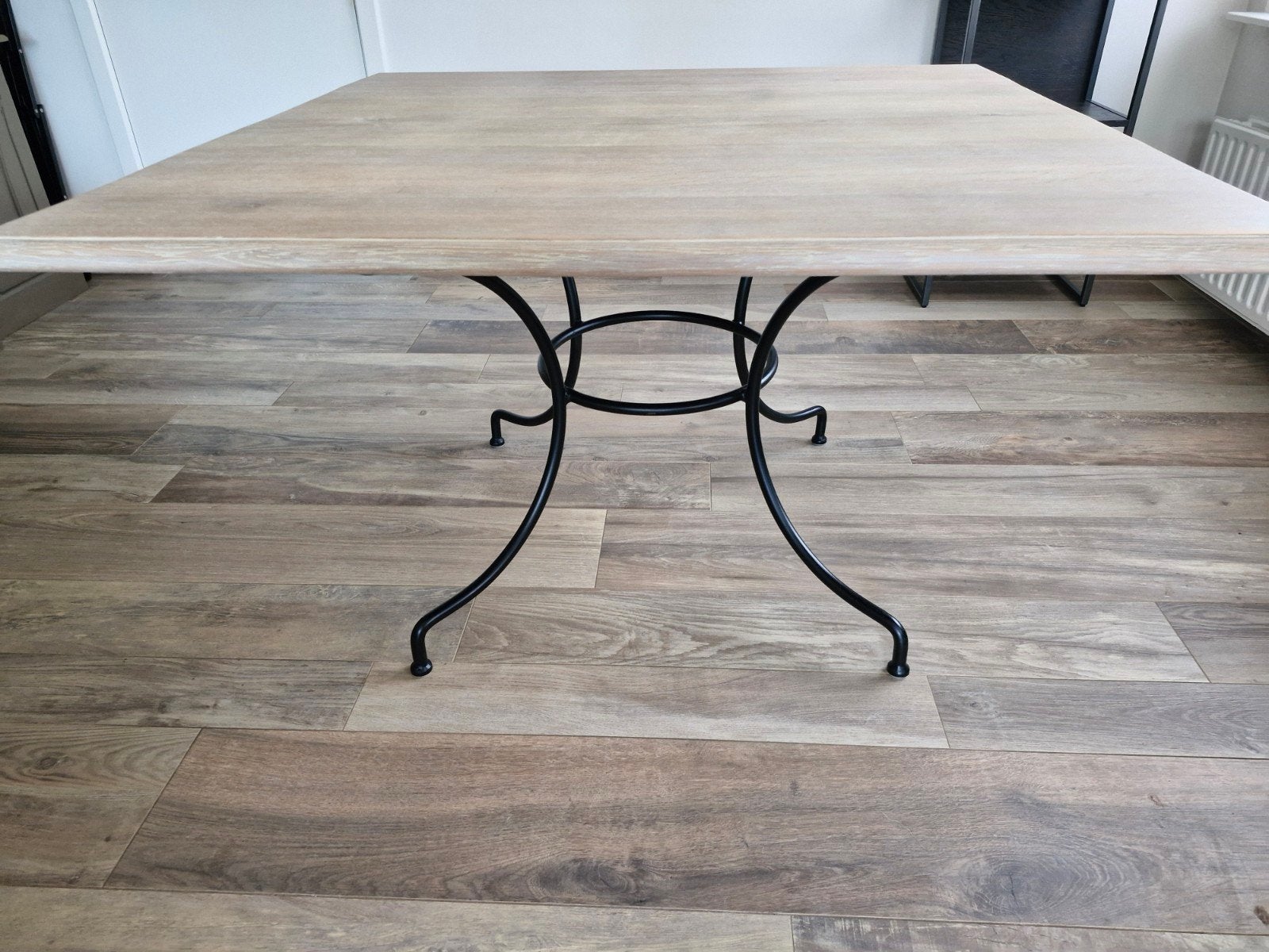 Tafel in eik, vierkant 130 cm x130 cm, Huis en Inrichting, Ophalen, Zo goed als nieuw, 75 – 100, 100 tot 150 cm
