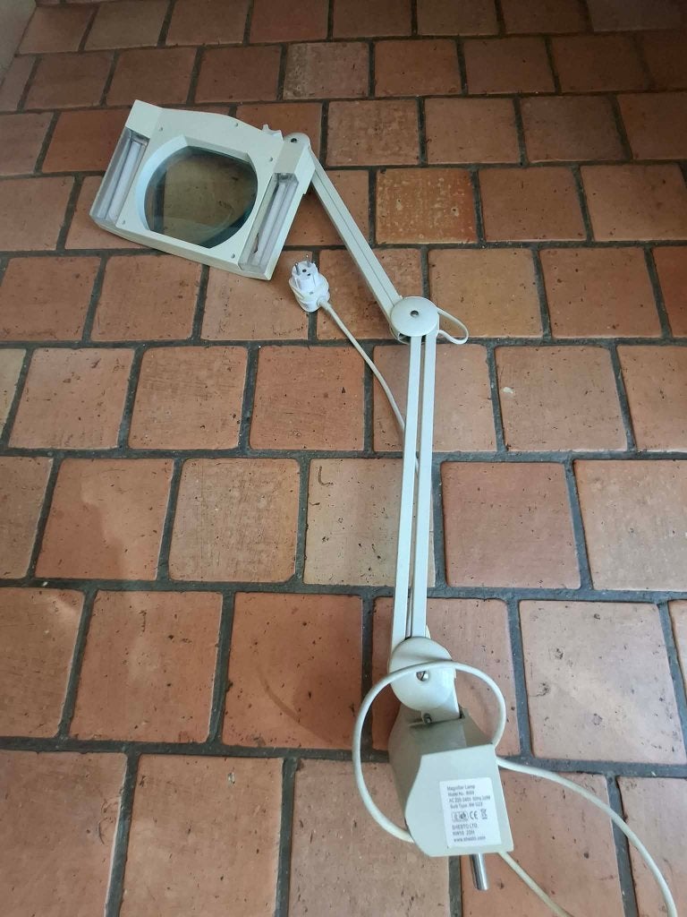 Lampe loupe professionnelle SHesto 8069 – bras articulé, Enlèvement, Utilisé, Lampe loupe