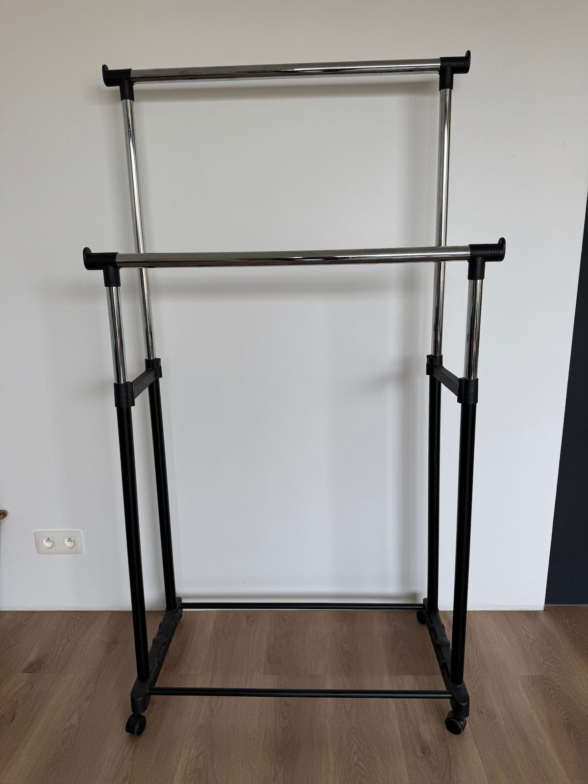 Kledingrekken 2 stuks, Kleding | Dames, Ophalen, Met wielen, Gebruikt