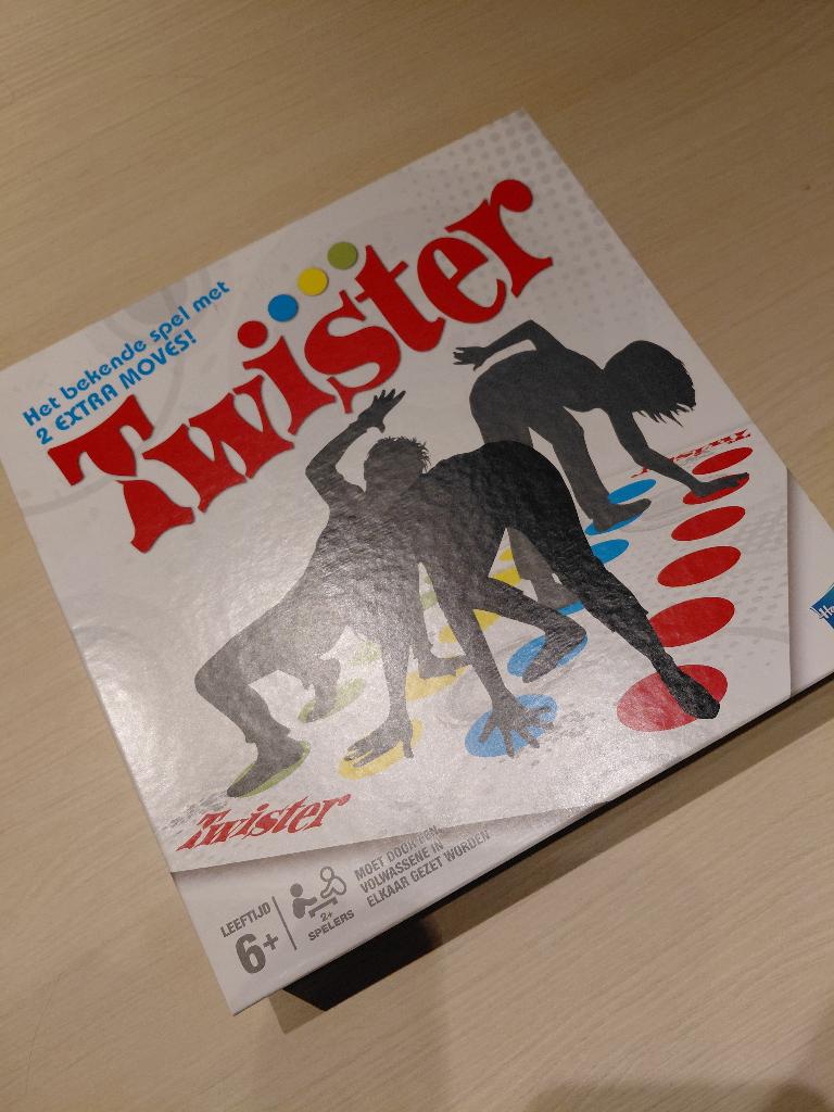 Twister gezelschapsspel, Hobby en Vrije tijd, Gezelschapsspellen | Overige, Drie of vier spelers, Ophalen, Zo goed als nieuw