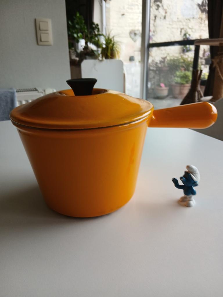 Le creuset gietijzeren steelpan oranje, Maison & Meubles, Cuisine | Casseroles & Poêles, Fonte, Enlèvement ou Envoi