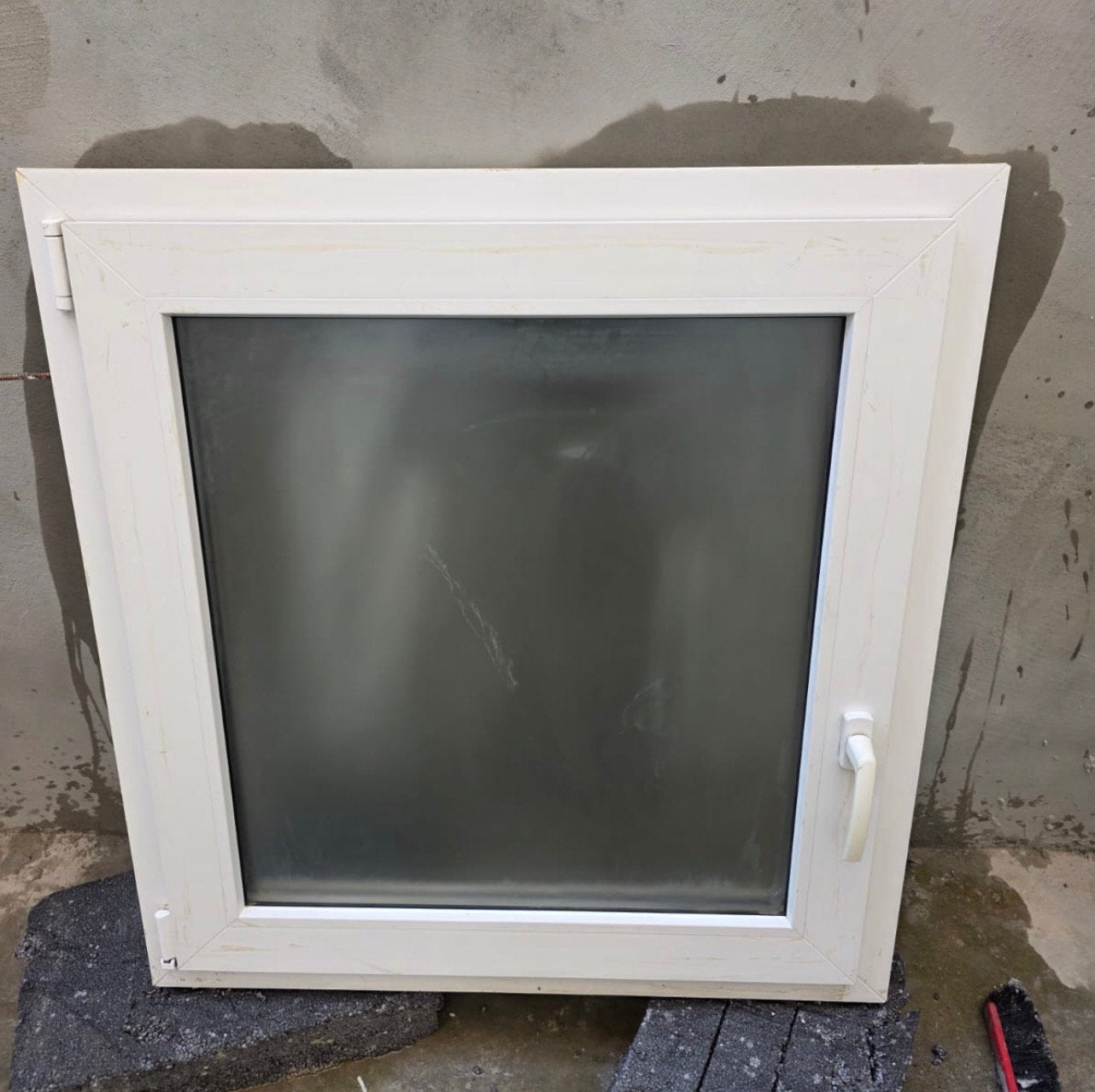 Wit frame met ondoorzichtig glas, Doe-het-zelf en Bouw, Raamkozijnen en Schuifdeuren, Ophalen, Gebruikt, Overige materialen, Raamkozijn
