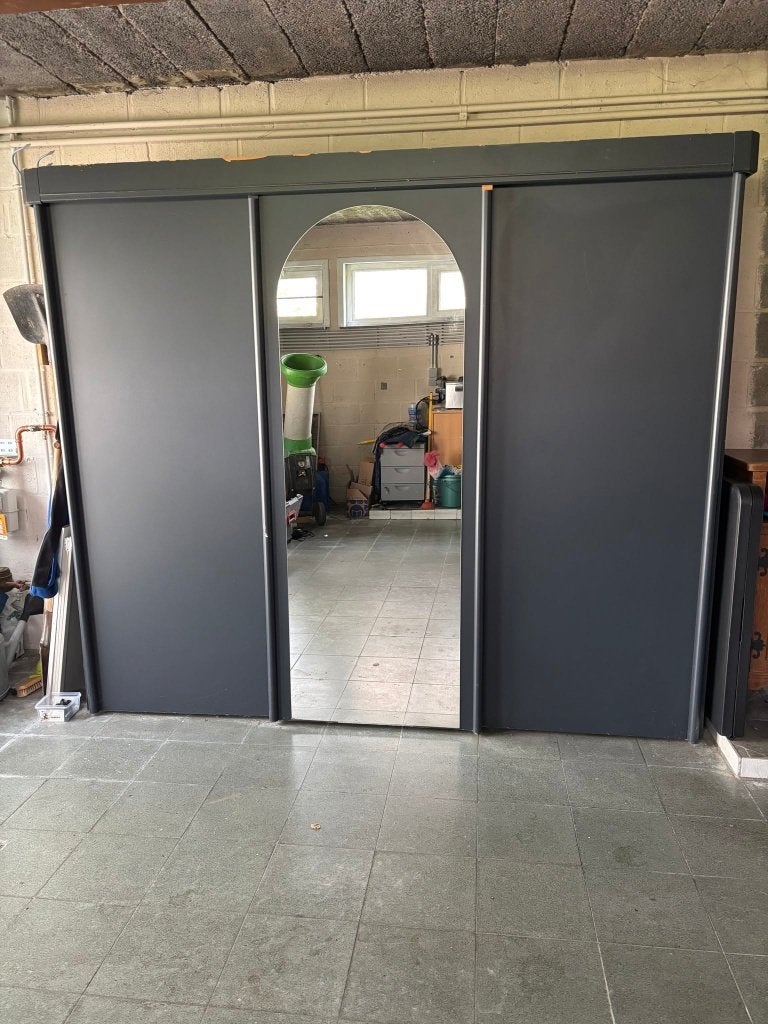grote, driedelige (kleer)kast, Huis en Inrichting, Ophalen, Gebruikt, 200 cm of meer, Met plank(en)