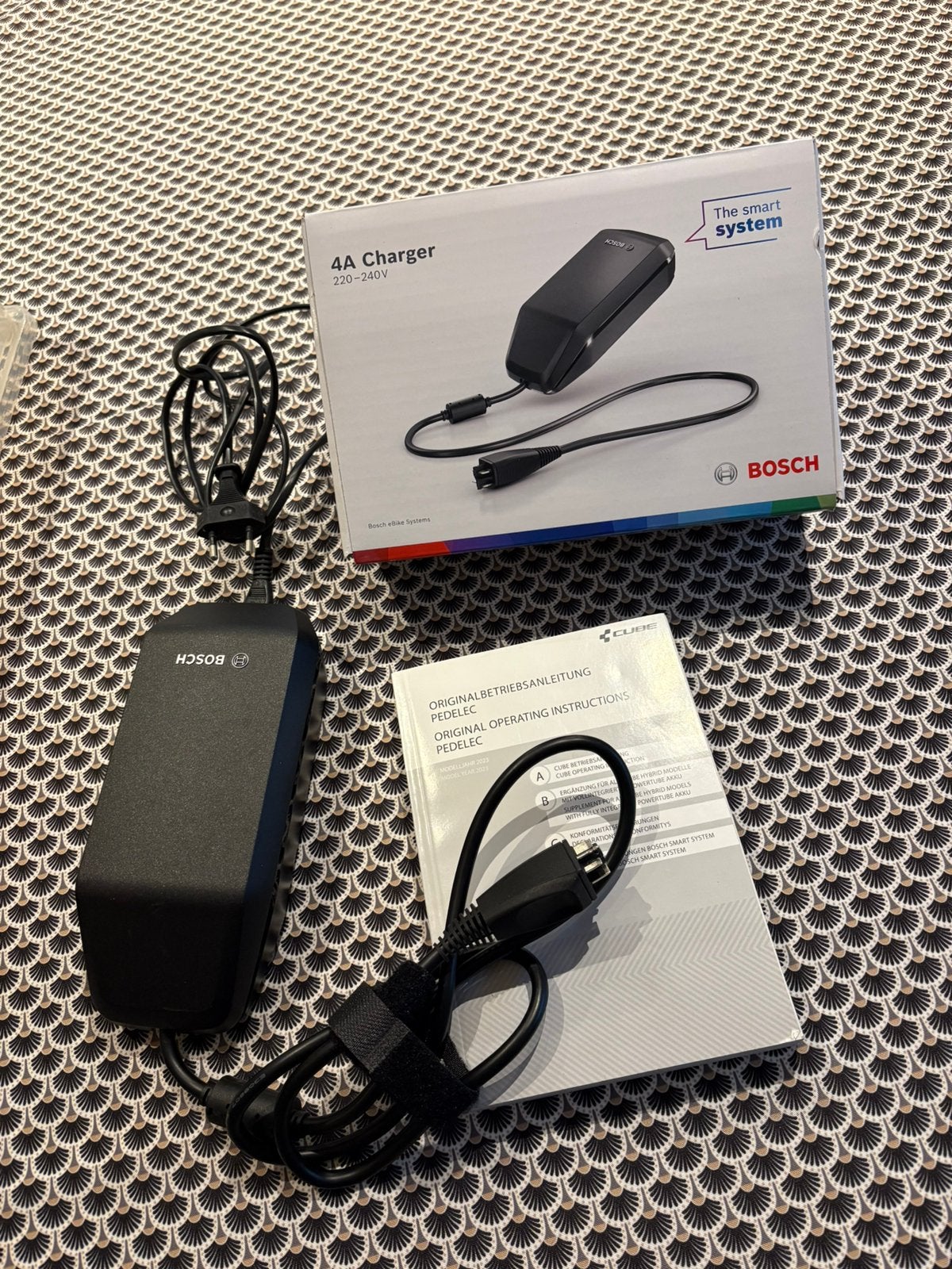 Chargeur Bosh pour VAE Cube. 4A 220-240V, Vélos & Vélomoteurs, Enlèvement, Comme neuf