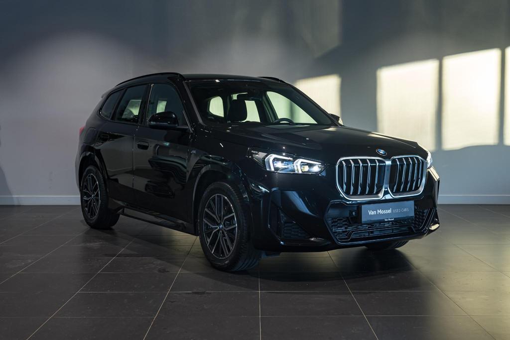 BMW X1 sDrive18i M PACK PDC V+A | Zetelverwarming | Led Lich, Stof, Gebruikt, 136 pk, Zwart