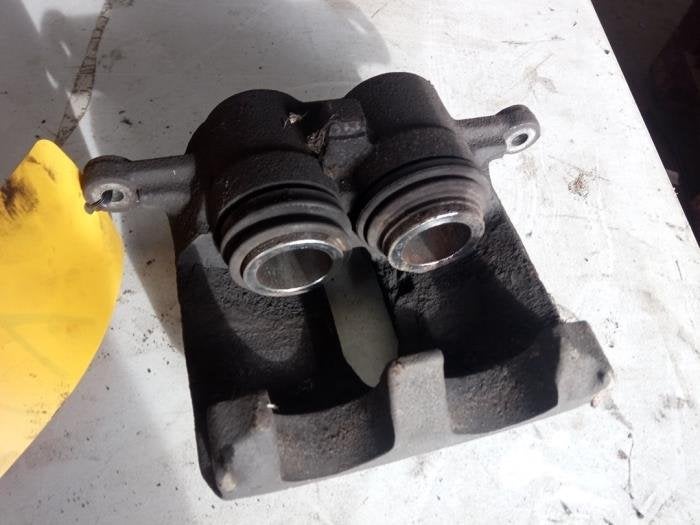 Remklauw (Tang) links-voor van een Opel Vivaro, Gebruikt, -, -, Opel