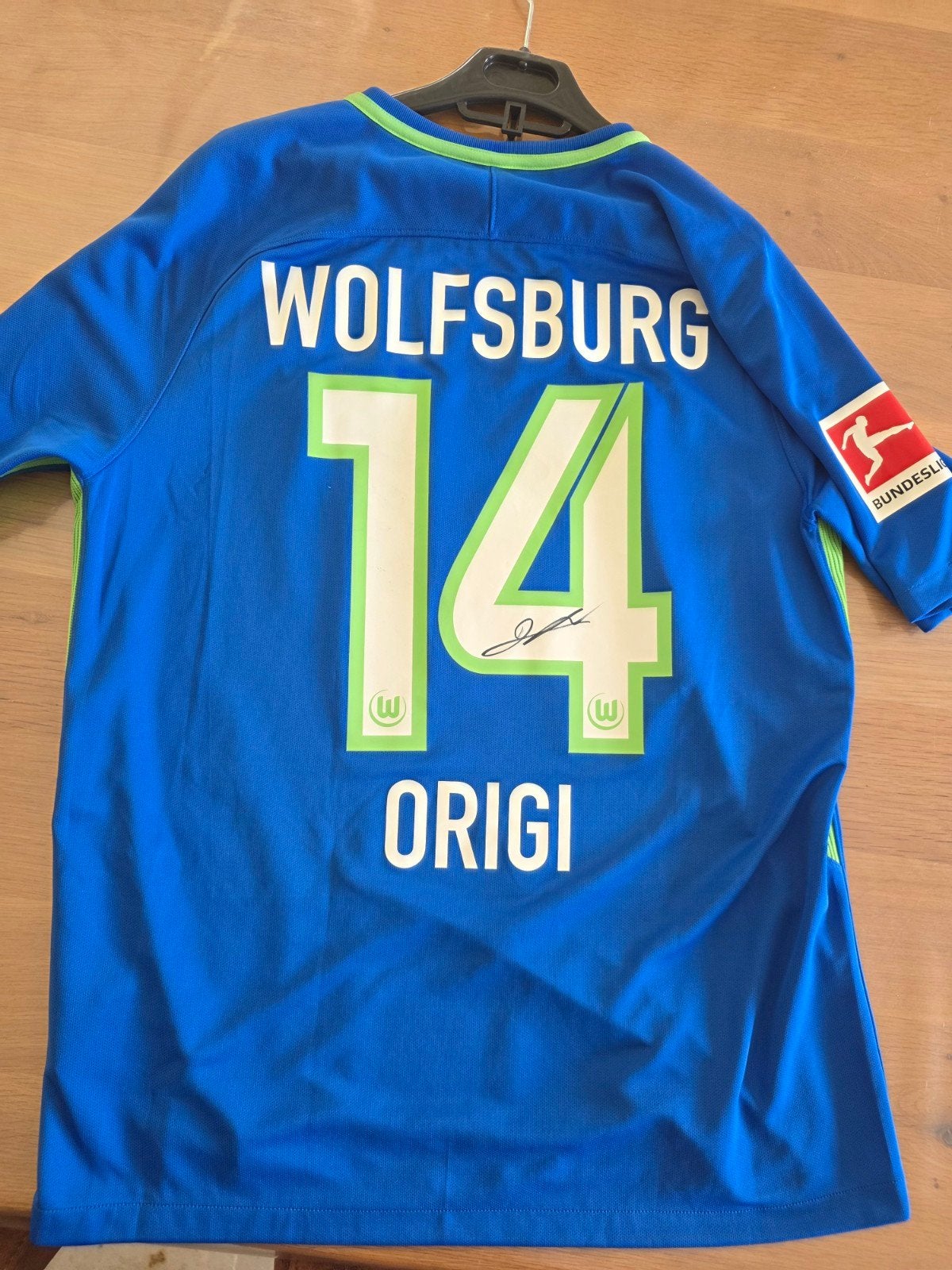Match prepared en Signed Divock Origi Wolfsburg, Collections, Enlèvement ou Envoi, Maillot