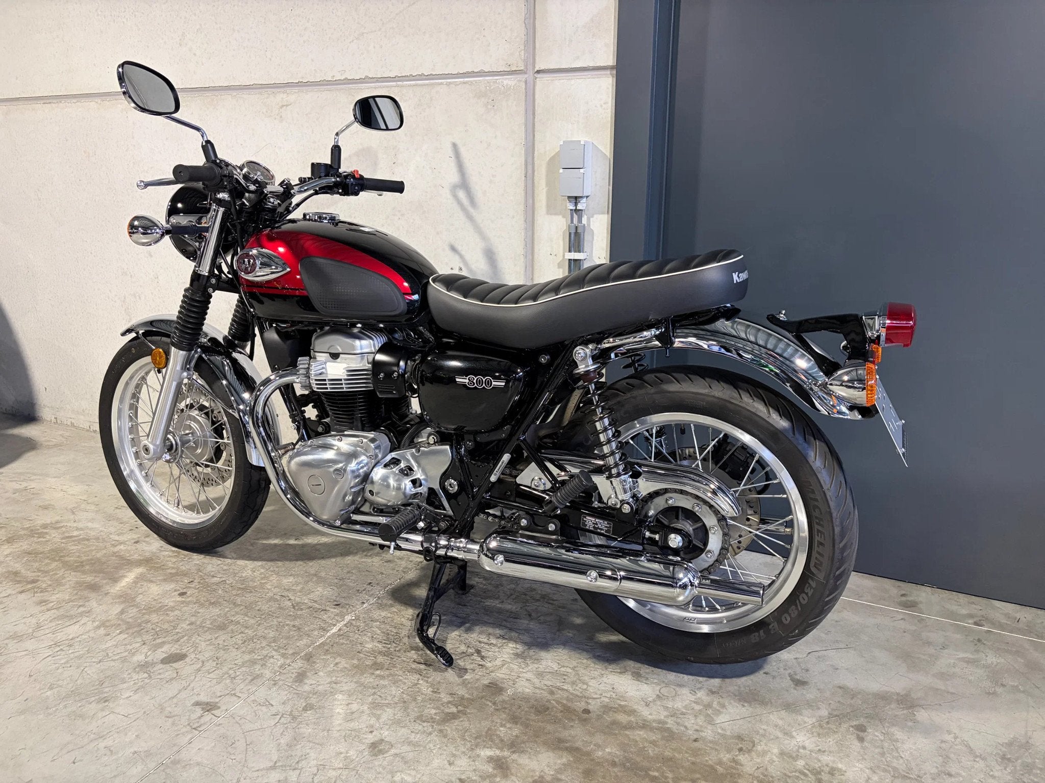 Kawasaki W800 in showroomstaat (bj 2024), Motoren, Handgeschakeld, 12 t/m 35 kW, Gebruikt, Bedrijf